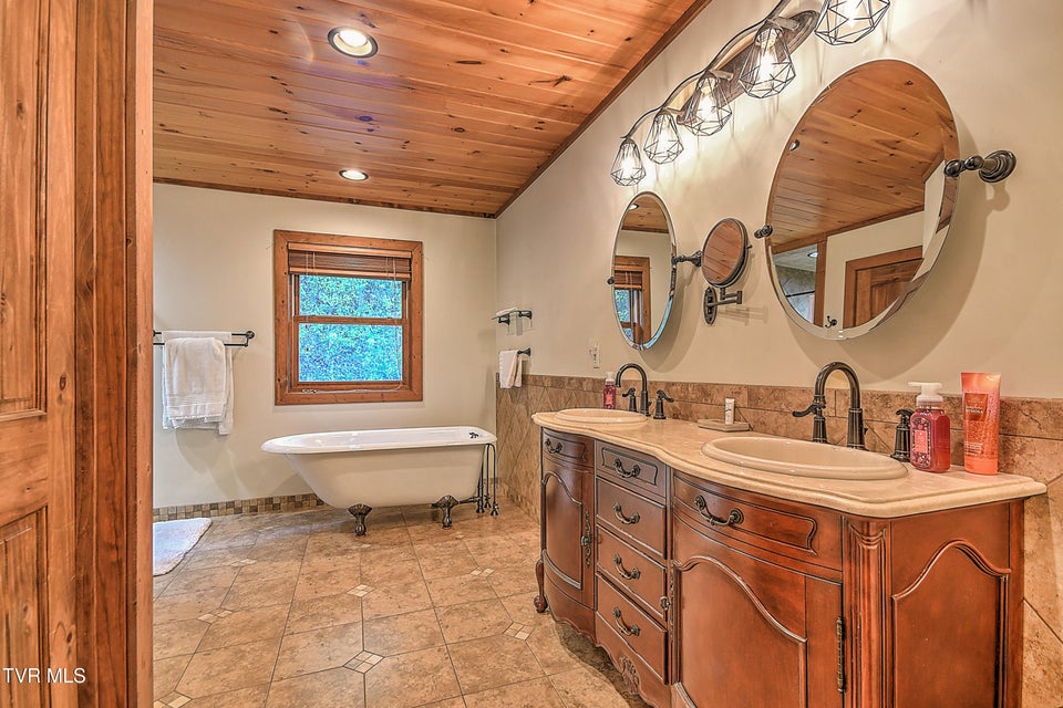 Photo #32: 410 Eagle Ridge Road