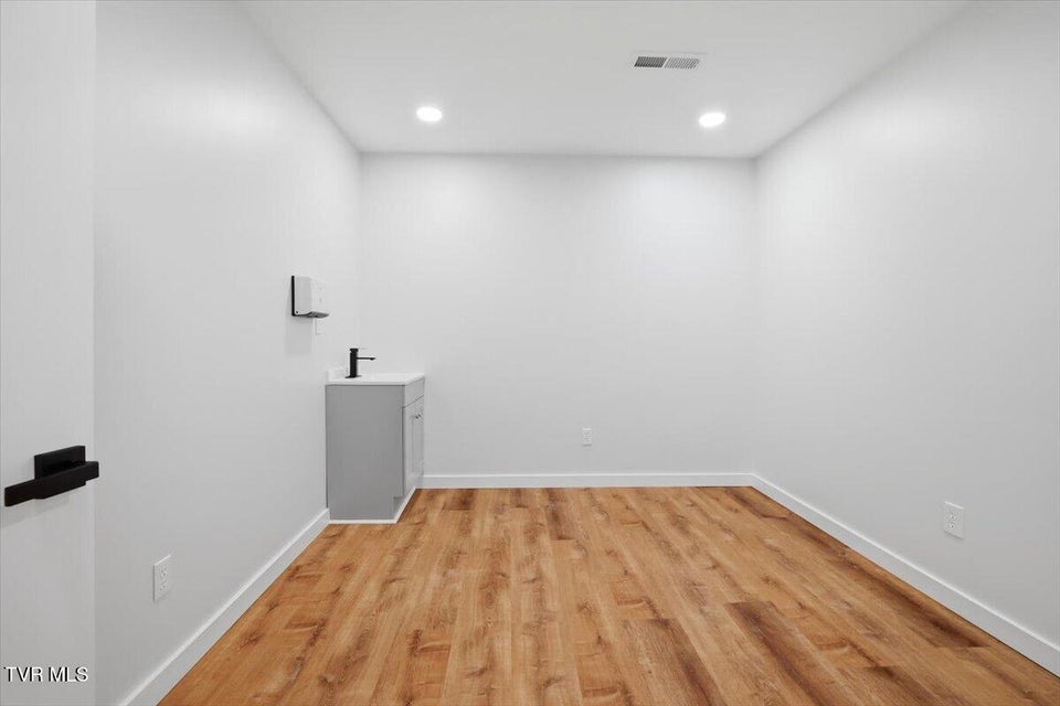 Photo #28: 309 Main Street