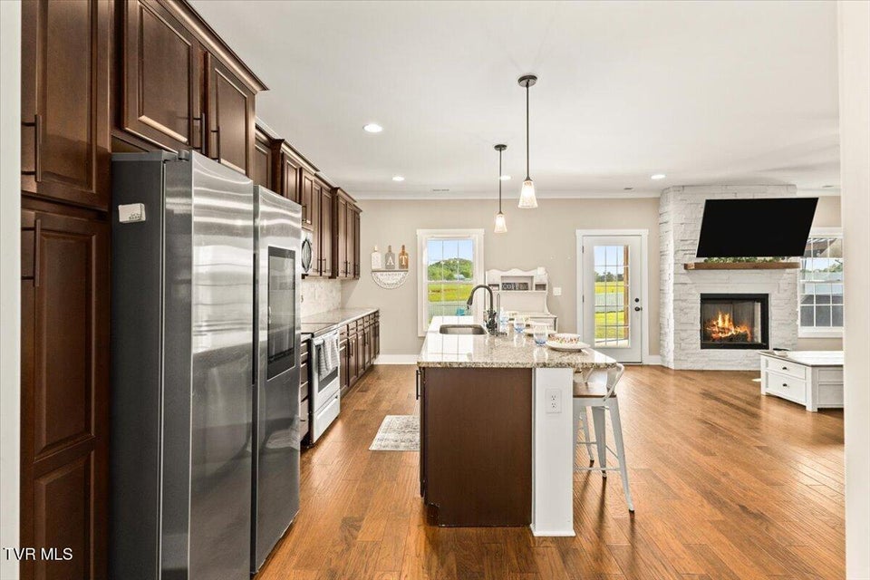 Photo #7: 433 Boulder Court