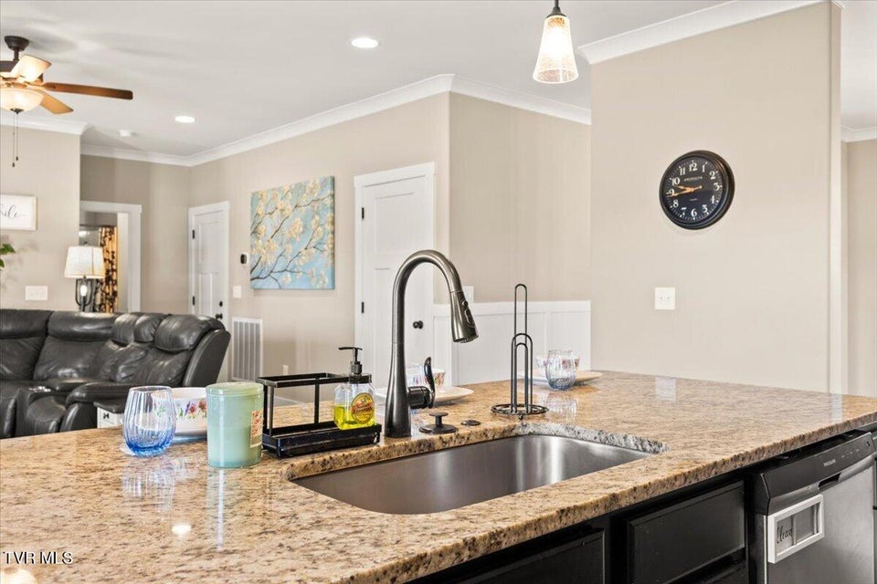 Photo #9: 433 Boulder Court