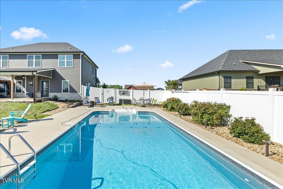 Photo #38: 433 Boulder Court