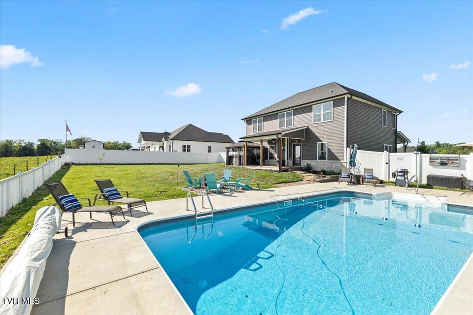 Photo #36: 433 Boulder Court