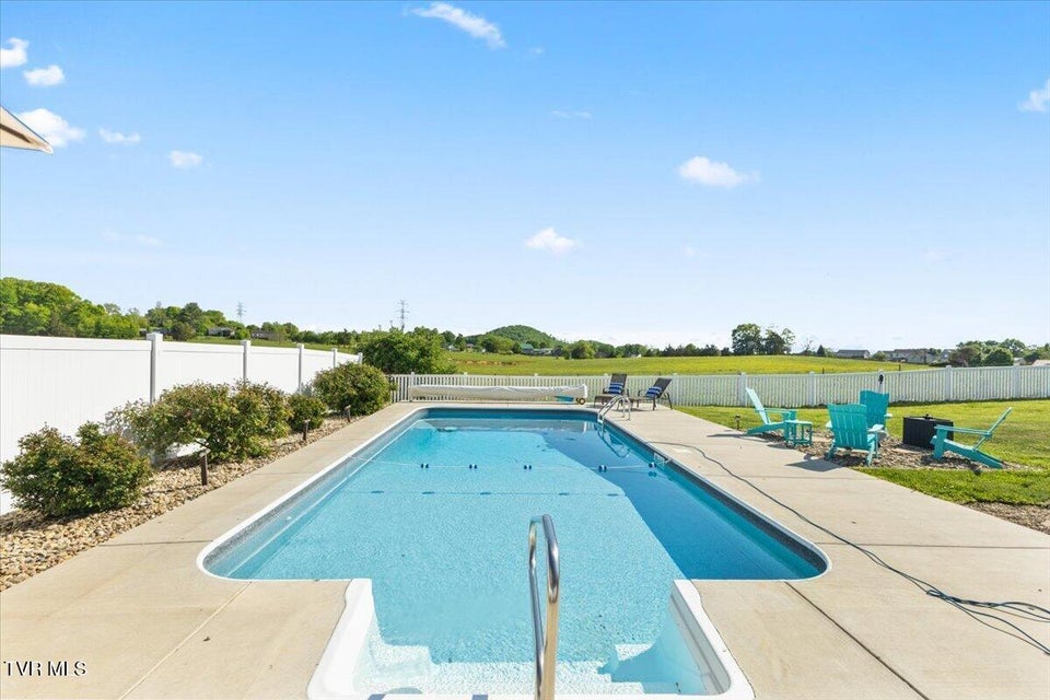 Photo #37: 433 Boulder Court