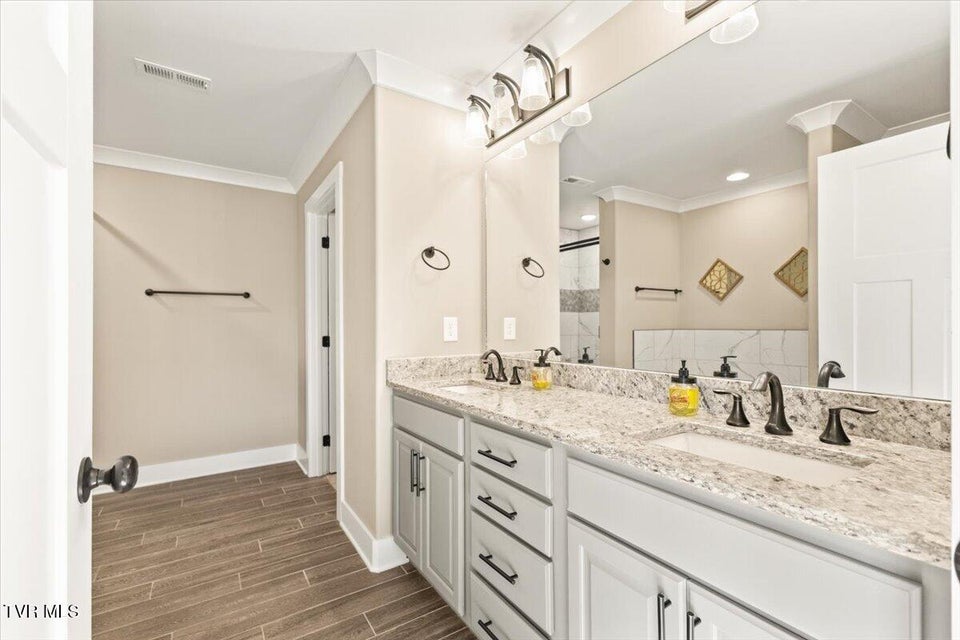 Photo #19: 433 Boulder Court