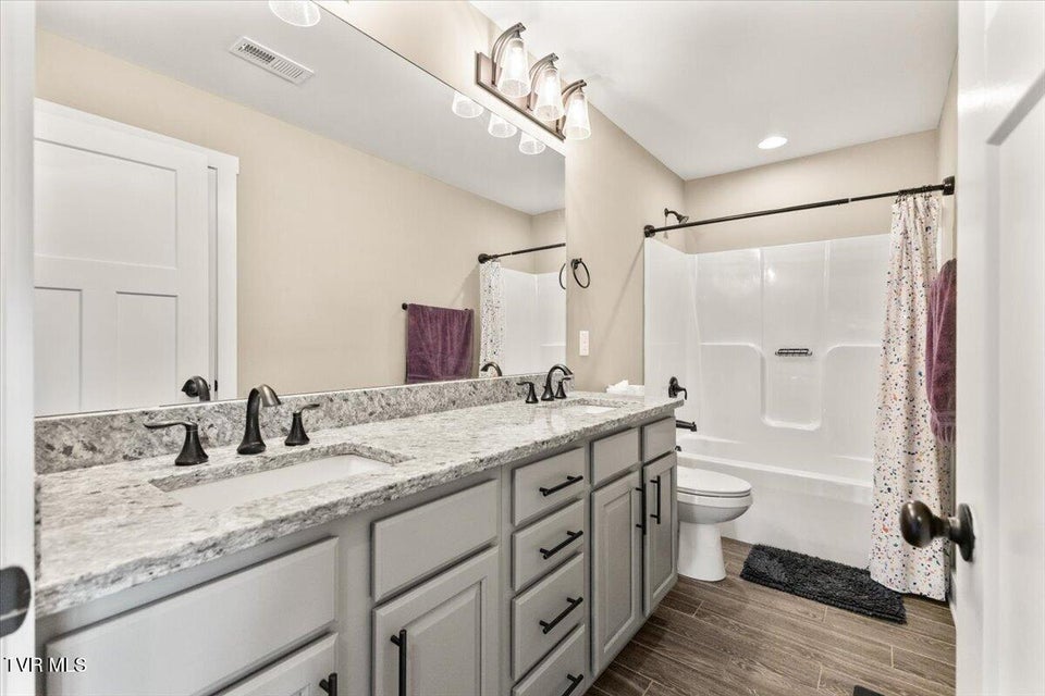 Photo #28: 433 Boulder Court