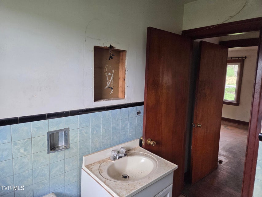 Photo #16: 10189 Crescent Road