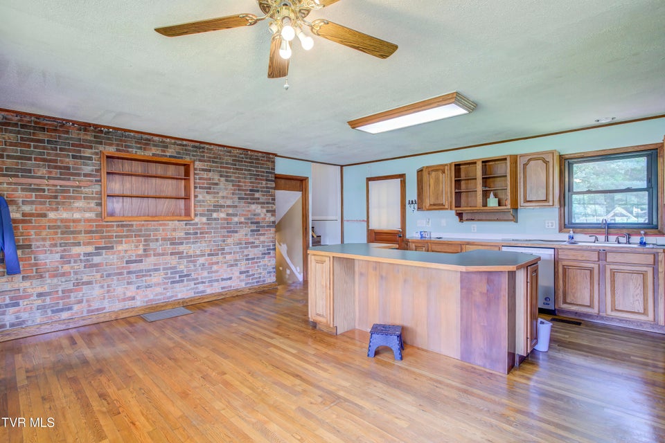 Photo #7: 156 Warrior Lane