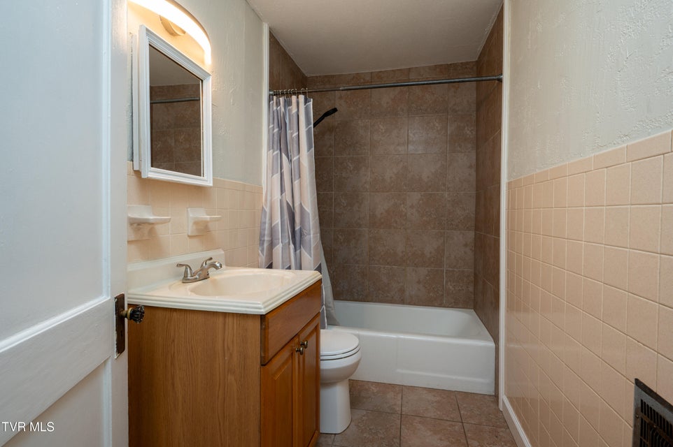 Photo #16: 2209 Locust Street