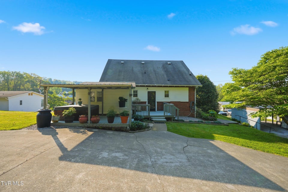 Photo #31: 251 Charleston Street