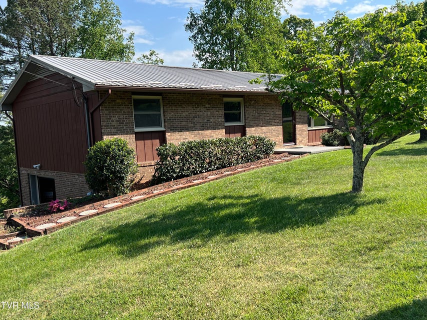 Photo #52: 737 Foothills Road