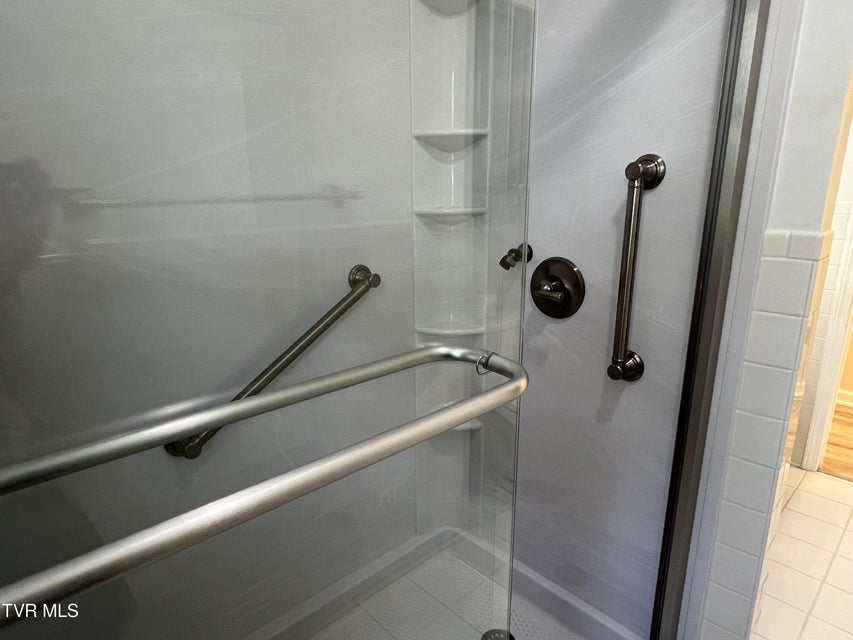 Photo #34: 737 Foothills Road