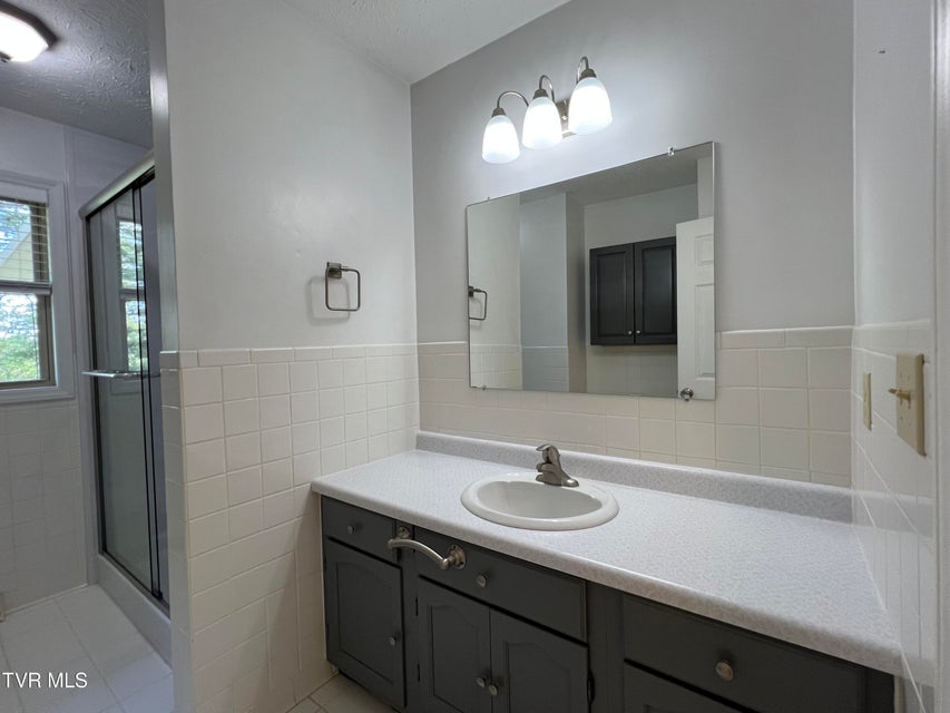 Photo #32: 737 Foothills Road