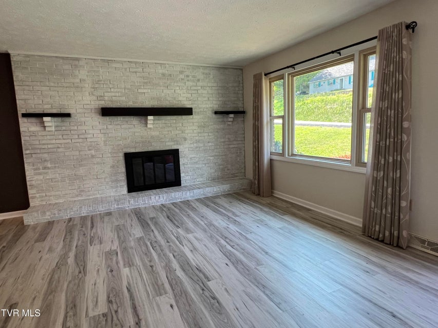 Photo #25: 737 Foothills Road