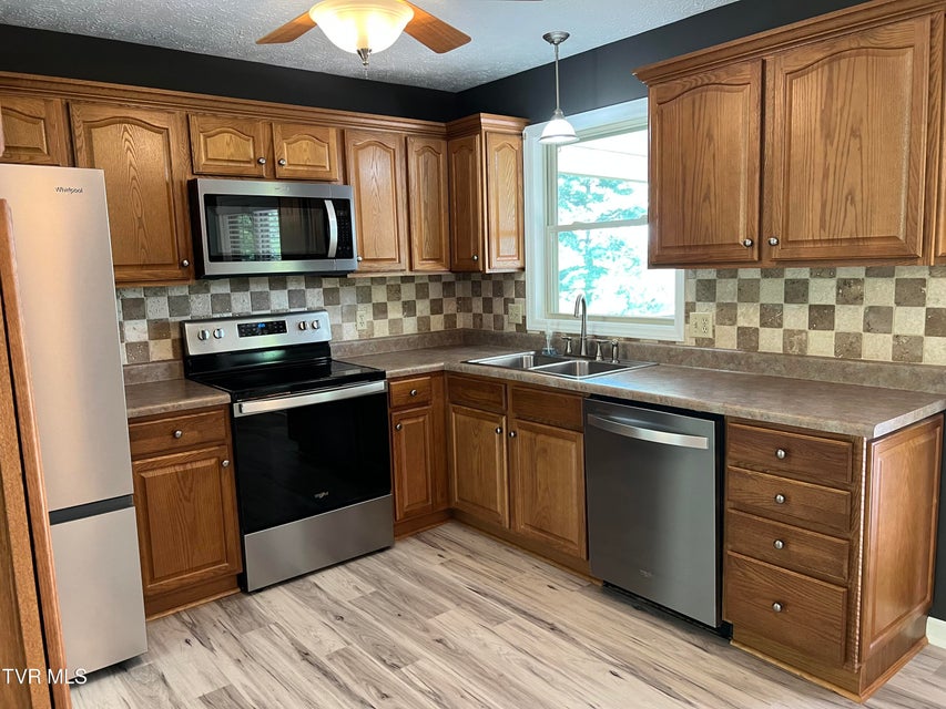 Photo #4: 737 Foothills Road