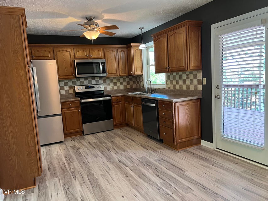 Photo #21: 737 Foothills Road