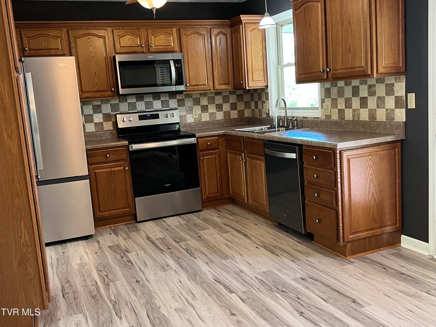 Photo #16: 737 Foothills Road