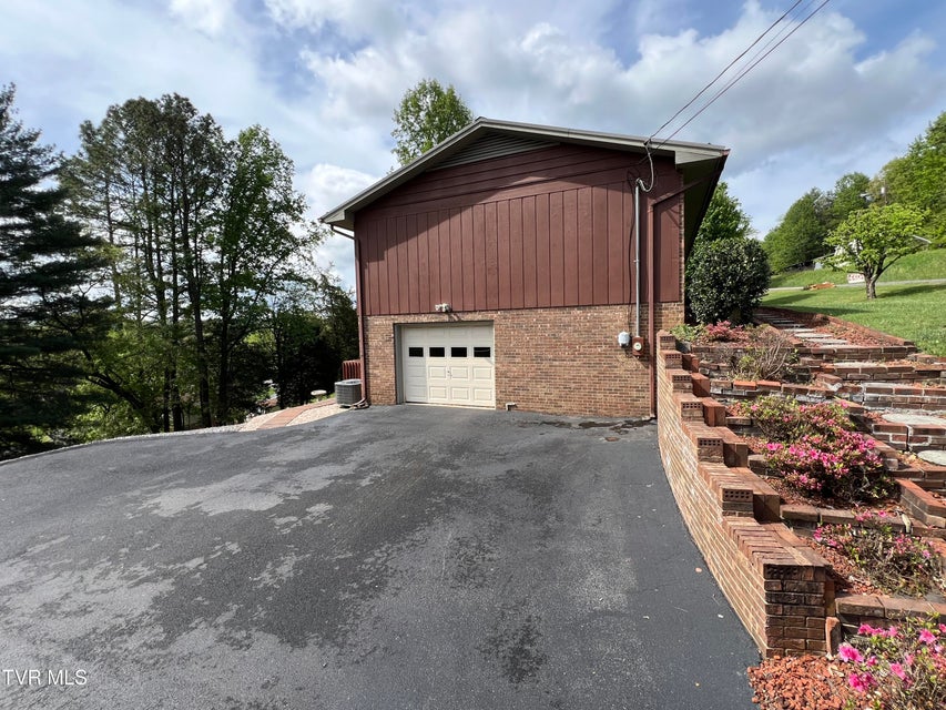 Photo #55: 737 Foothills Road