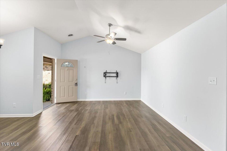 Photo #4: 61 Chatfield Square