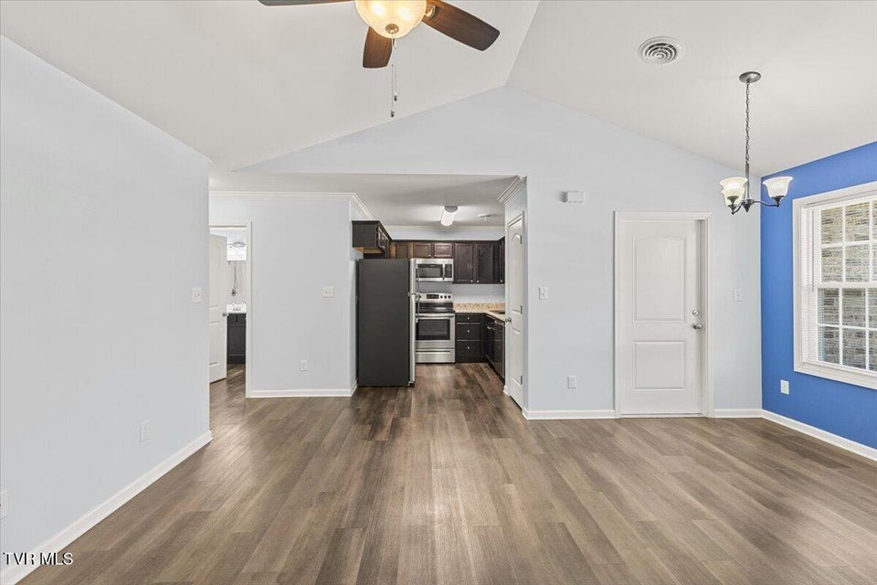 Photo #7: 61 Chatfield Square