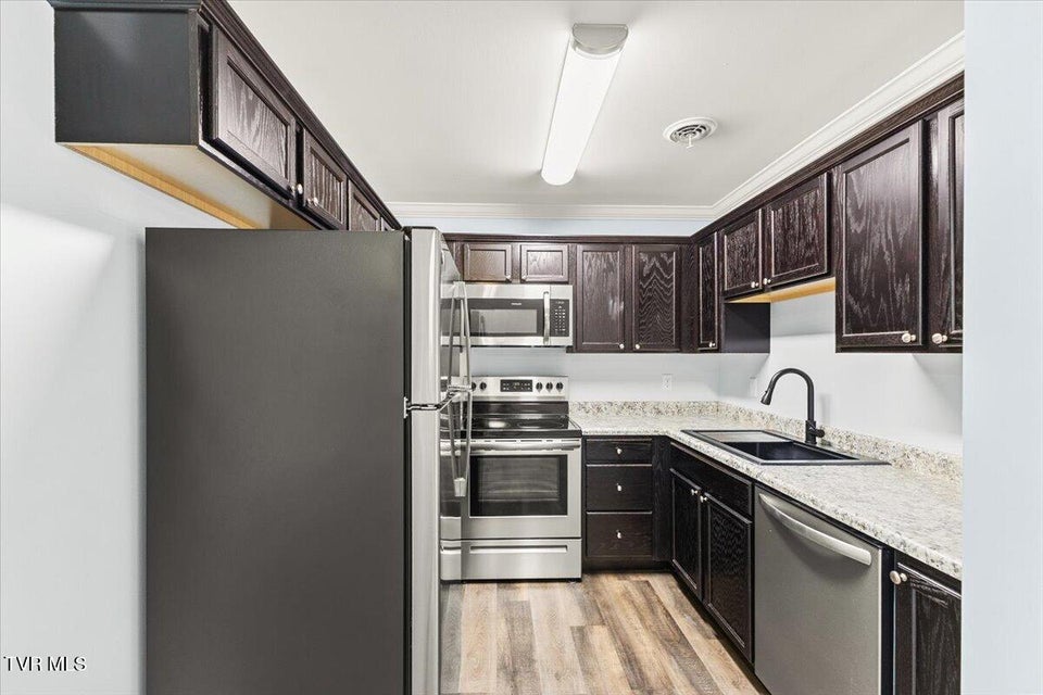 Photo #8: 61 Chatfield Square