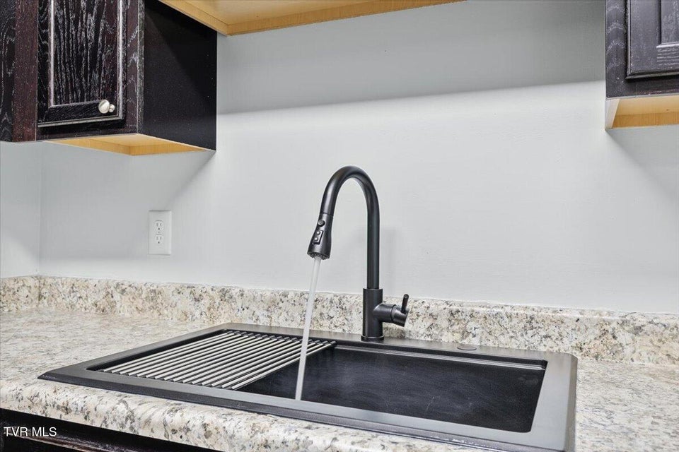 Photo #10: 61 Chatfield Square