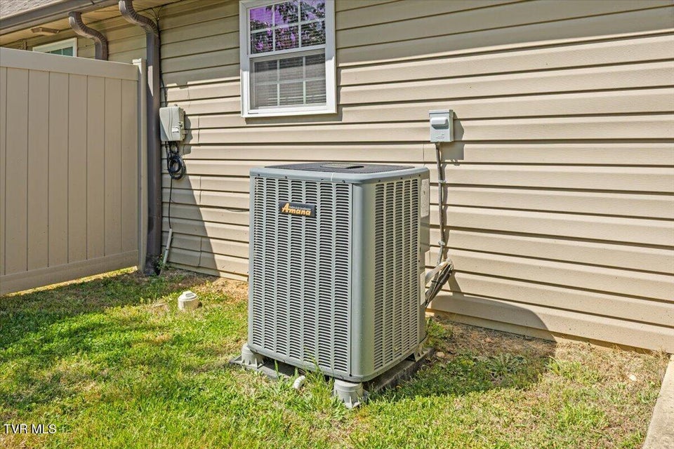 Photo #26: 61 Chatfield Square