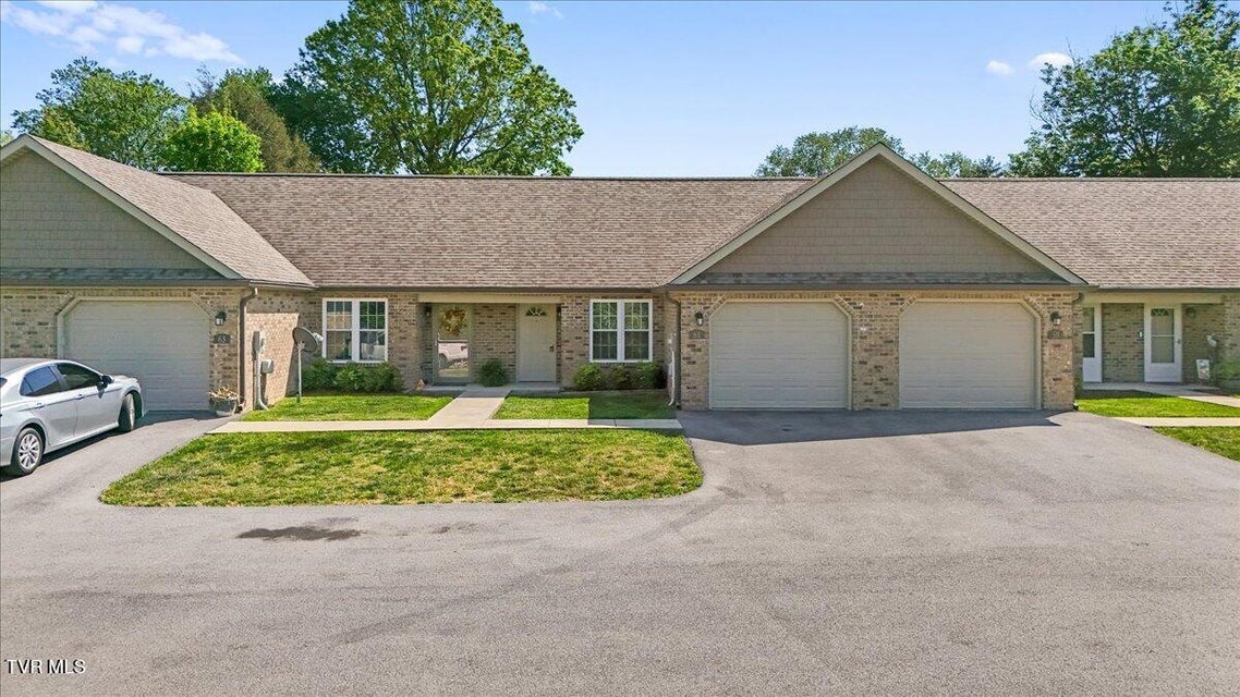 Photo #27: 61 Chatfield Square