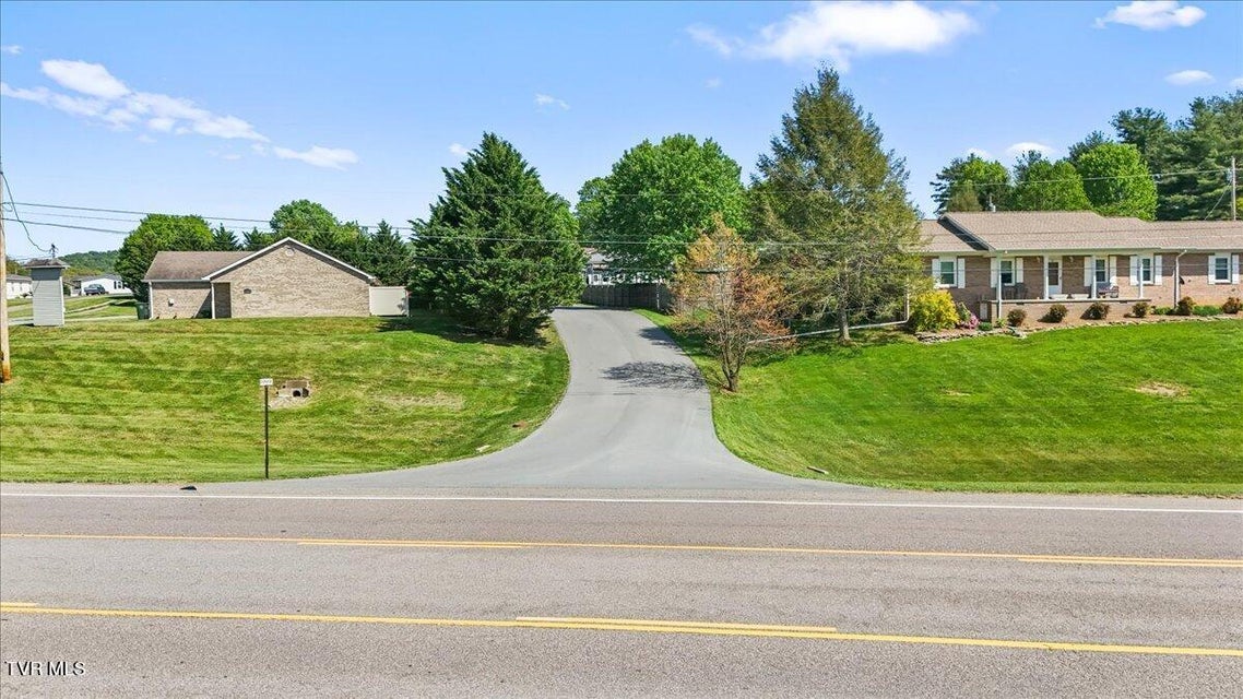 Photo #31: 61 Chatfield Square