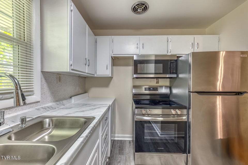 Photo #11: 171 Reedy Street