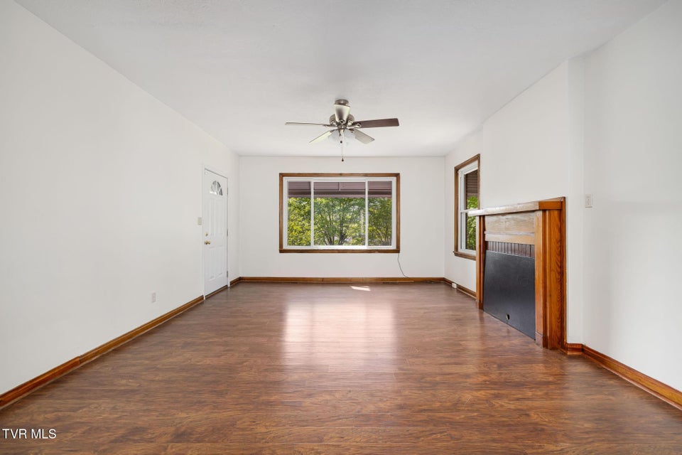 Photo #7: 153 Forest Avenue