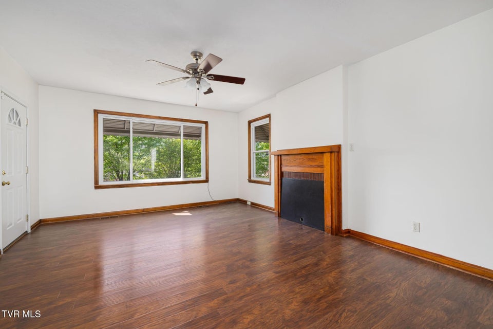 Photo #8: 153 Forest Avenue