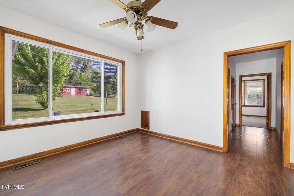 Photo #11: 153 Forest Avenue