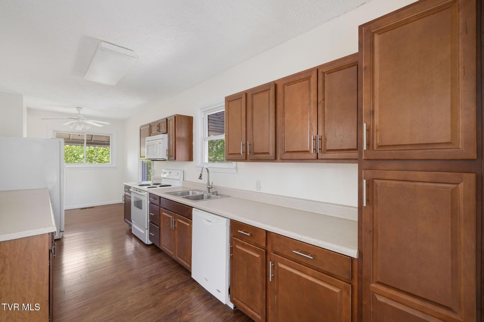 Photo #2: 153 Forest Avenue