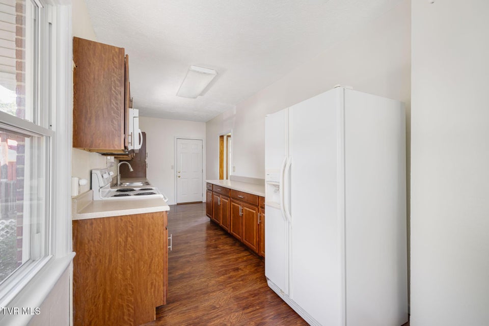 Photo #15: 153 Forest Avenue