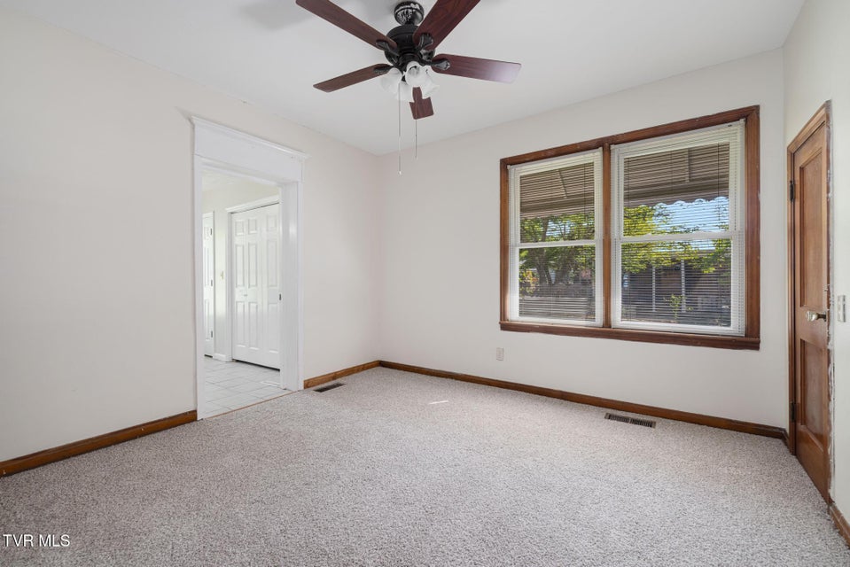 Photo #21: 153 Forest Avenue