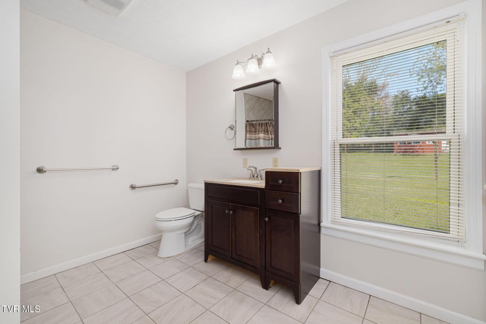 Photo #23: 153 Forest Avenue