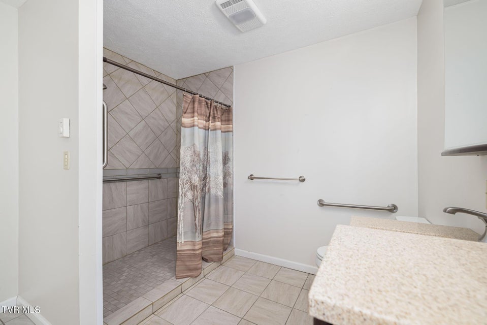 Photo #4: 153 Forest Avenue