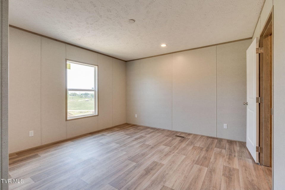 Photo #12: 30 Armstrong Road