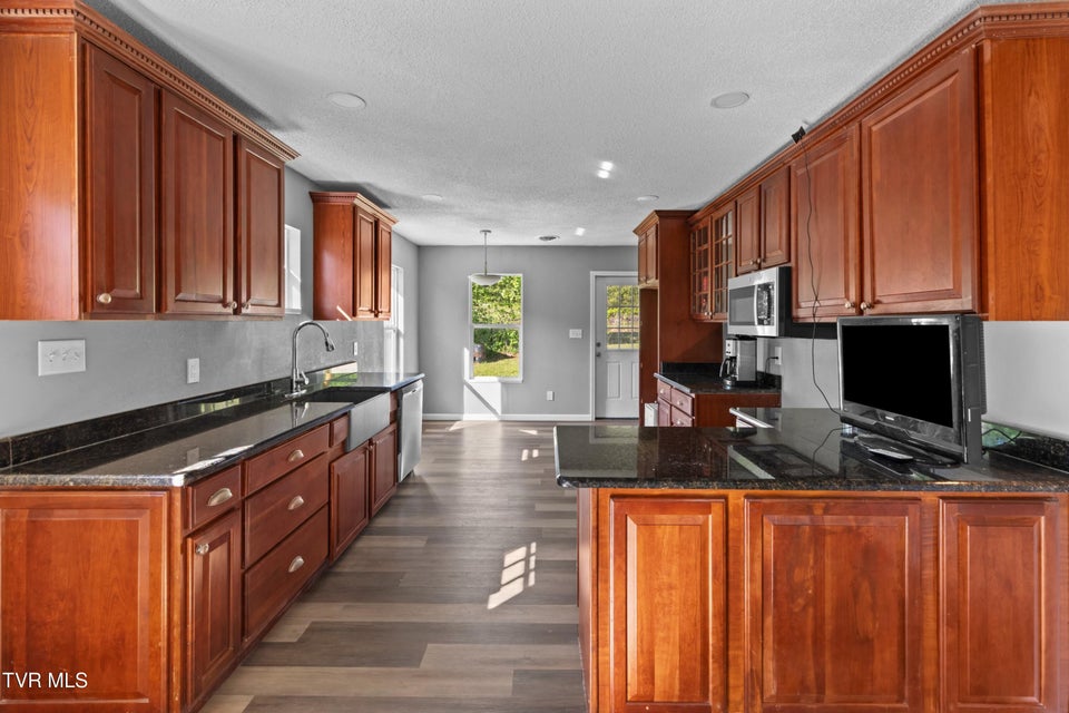 Photo #9: 665 Rocky Summit Road