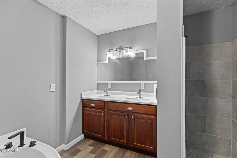 Photo #16: 665 Rocky Summit Road