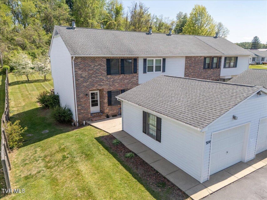 Photo #5: 934 Beverly Drive