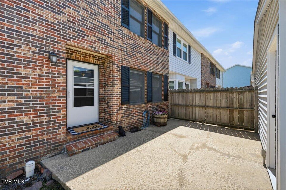 Photo #6: 934 Beverly Drive