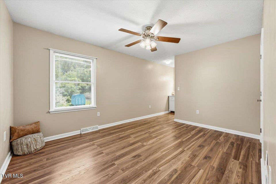 Photo #35: 934 Beverly Drive