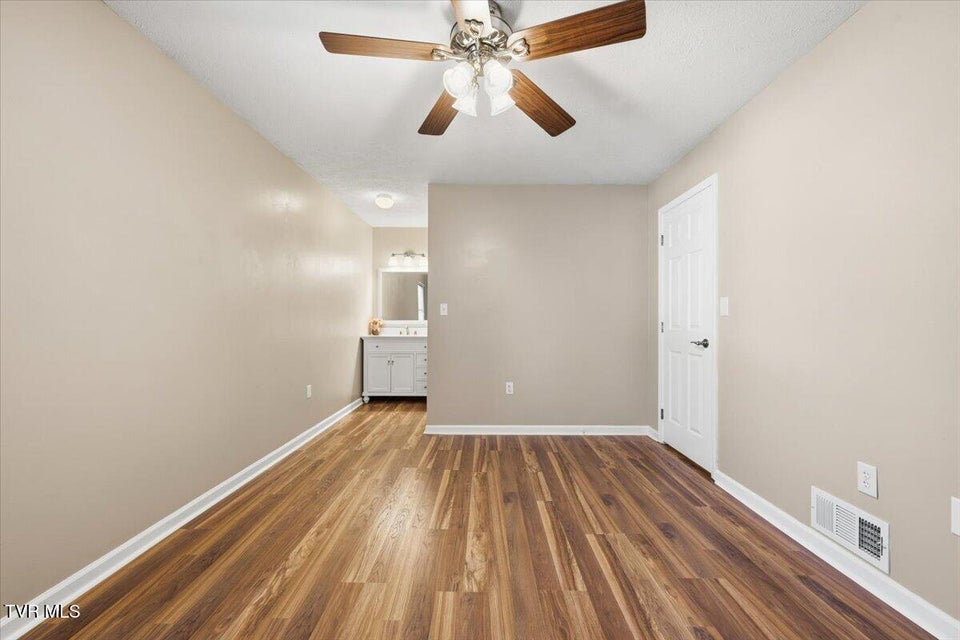 Photo #36: 934 Beverly Drive