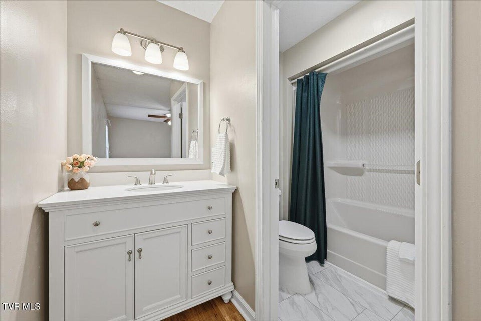 Photo #38: 934 Beverly Drive