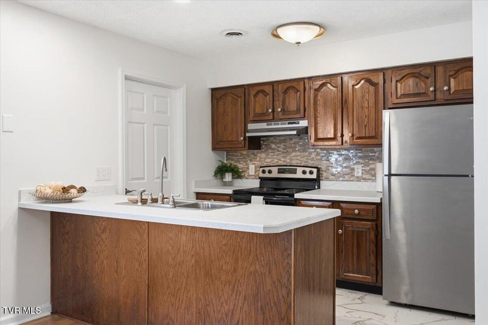 Photo #30: 934 Beverly Drive