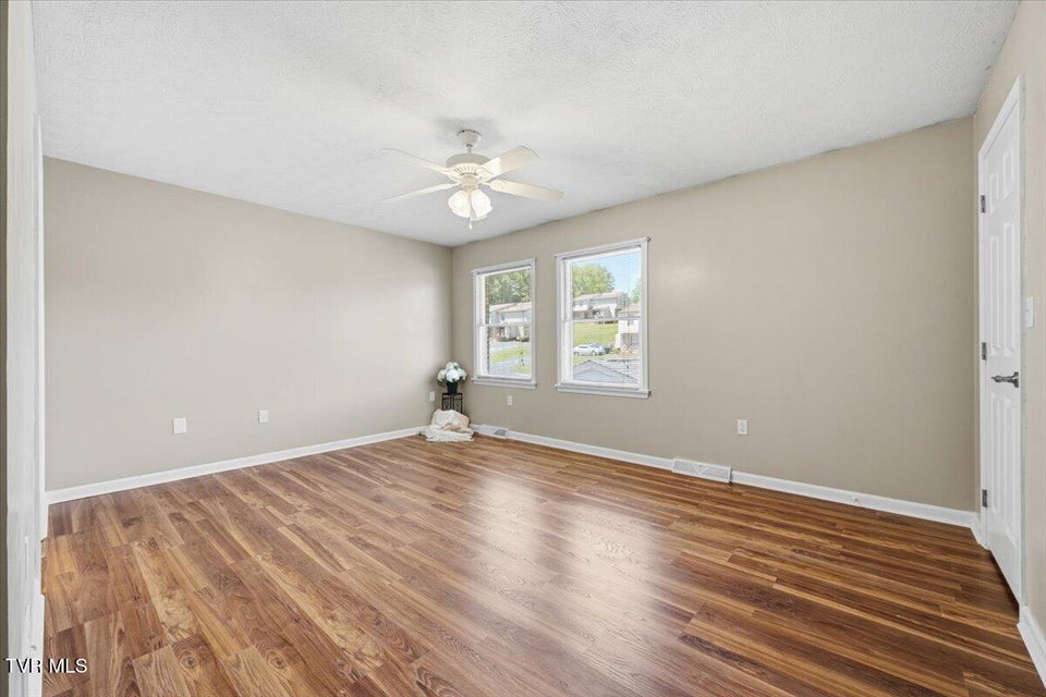 Photo #43: 934 Beverly Drive