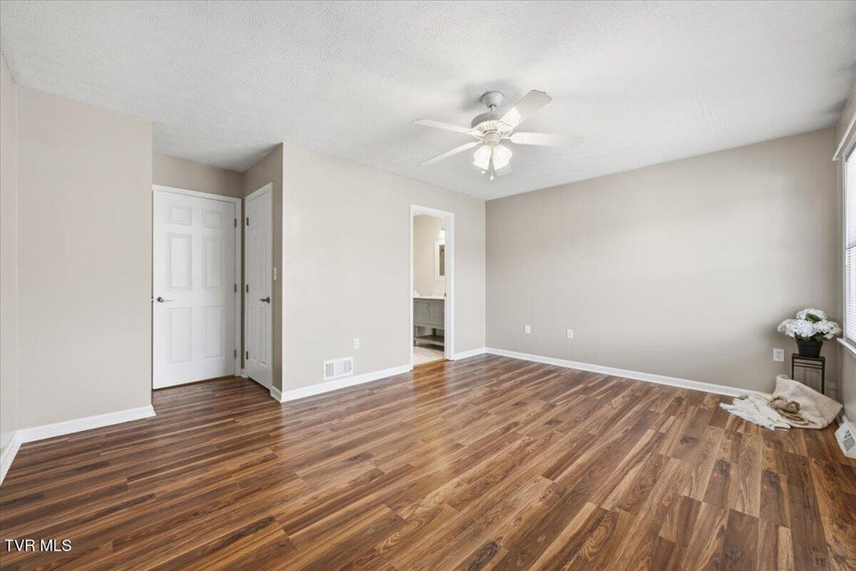 Photo #44: 934 Beverly Drive