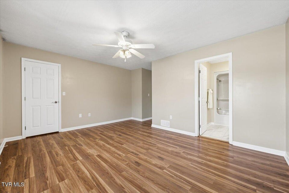 Photo #45: 934 Beverly Drive