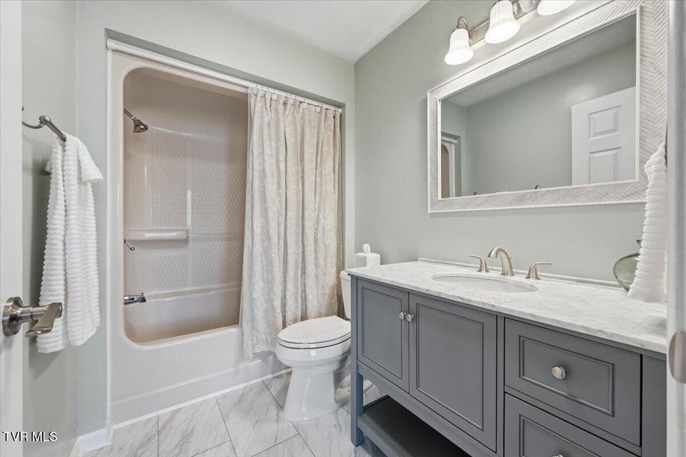 Photo #46: 934 Beverly Drive